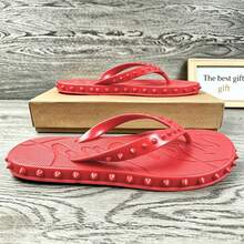 CL"Classic Retro 3D Riveted Red-Bottom Flip-Flops, Couple Beach Flat Toe Sandals, Casual Slip-Resistant Comfortable Flip-Flops - 紅色雙釘 - 查看 4