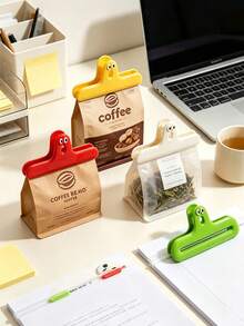 4pcs/2/1 Round‑Shaped Squishy Cartoon Printed Sealing Clips, Multi‑Pastel Color Lightweight Plastic Material, Casual All‑Season Design For Adults Daily Use, Home Kitchen Pantry, Picnic, Snack‑Storage, Food‑Sealing Gadget, Portable Food‑Clamps - Multiple Styles - View 3