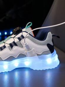 USB充電式LED 7色發光鞋，發光鞋帶亮燈鞋，適用幼兒、中童、大童、男孩、女孩、親子、學生、兒童，閃光運動鞋、運動鞋、休閒鞋、白色鞋、跑步亮燈鞋、嬰兒鞋，灰白黑拼色設計，彩色對比設計，多色編織帶，透氣網布，旋轉鈕，自動扣，多模式控制，閃光鞋，彩色亮燈鞋，厚底運動鞋，低筒，舒適，輕量，時尚，百搭，戶外，旅行，日常穿著，夜間安全保護，萬聖節，聖誕節，新年，節日，生日禮物，兒童運動鞋 - 灰色 - 查看 12