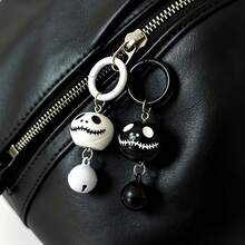 3PCS Halloween 3D Skull Keychain Resin Bell Prank Funny Skull Bag Pendant Accessory Holiday Party Gift - Multicolor - View 1