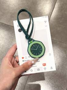 SOKI 新款女款石英手錶，發光指針，多邊形錶盤搭配格紋紋理與鉚釘設計，極簡時尚風格，完美搭配手提包或背包，適合日常配戴、返校、查看時間，生日禮物，也是送給自己或朋友的理想選擇 - 綠色 - 查看 8