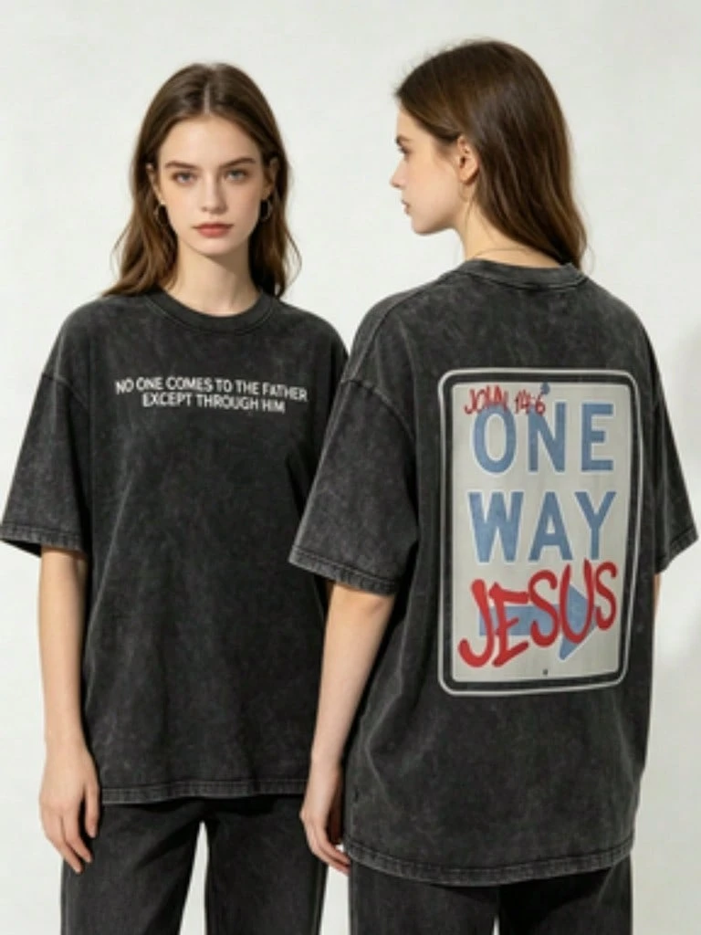 Dieses locker geschnittene Baumwoll-T-Shirt der Marke Y2K ist von christlichen Motiven inspiriert und trägt den Aufdruck "One Way Jesus". Es besteht aus 230 g gewaschener Baumwolle. Das Design ist schlicht und - Schwarz - Übersicht 1