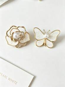 1pc Hollow High-End Floral Brooch, Korean Style Camellia And Pearl Butterfly Brooch Pin, Suitable For Women's Daily Wear Decoration - Multicolor - View 2