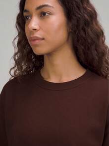 Sweatshirt Pendek Wanita Musim Gugur Terbaru Warna Bumi Polos dengan Bahu Longgar, Atasan Crop Hangat Berlapisan Bulu Domba untuk Olahraga Musim Gugur - Coklat - View 4