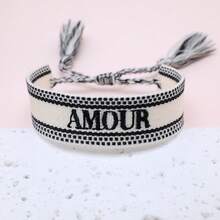 1件手工刺绣法式“AMOUR”创意编织复古风格手链，适合情侣、节日礼物和祝福 - 黑與白 - 查看 1