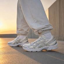 Asics Women Casual Athletic Shoes - 白色/灰色 - 查看 2