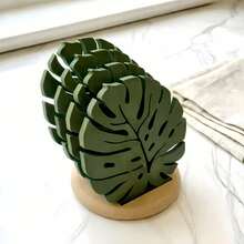 Ein Set rutschfester, hitzebeständiger Silikonuntersetzer mit Monstera-Blattmuster und grünen Pflanzendekorationen; ein perfektes Geschenk für Pflanzenliebhaber und ein Küchenaccessoire. - Grün - Übersicht 3