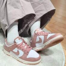 Nike SB Dunk Low Women's Metal Hook Versatile Low-Top Casual Wear-Resistant Skate Shoes - White/Pink - View 3