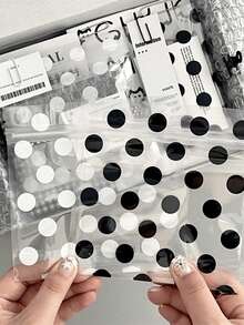 10 pezzi Sacchetti con motivo a pois neri & bianchi, sacchetti di imballaggio regalo in PVC trasparente, sacchetti di imballaggio regalo per feste, sacchetti decorativi per accessori gioielli, sacchetti di stoccaggio regalo auto-sigillanti, riutilizzabili, adatti per regali di vacanze, compleanni, matrimoni, feste, stoccaggio quotidiano, sacchetti di plastica auto-sigillanti, sacchetti regalo trasparenti per matrimoni, sacchetti regalo di gruppo, regali per il Ringraziamento e la Festa dell'Insegnante. 1 pezzo - Multicolore - Visualizzare 2