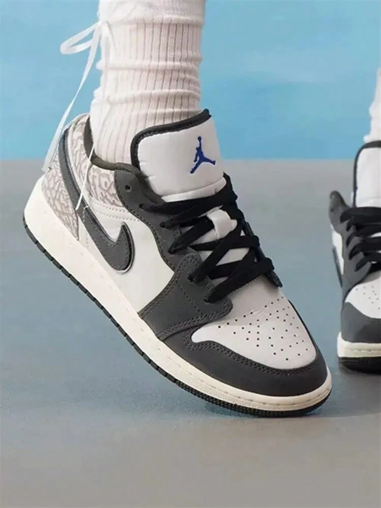 Nike Sepatu Skate Olahraga Sol Datar Ringan 1 LOW untuk Anak-Anak Besar - Putih Abu-abu - View 1