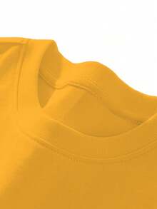 Camiseta infantil meninos  'BRO I'M 5', com um design descontraído e casual, ideal para usar no dia a dia. Tem uma estampa moderna que chama a atenção e é feita de tecido confortável - Amarelo - Visão 3