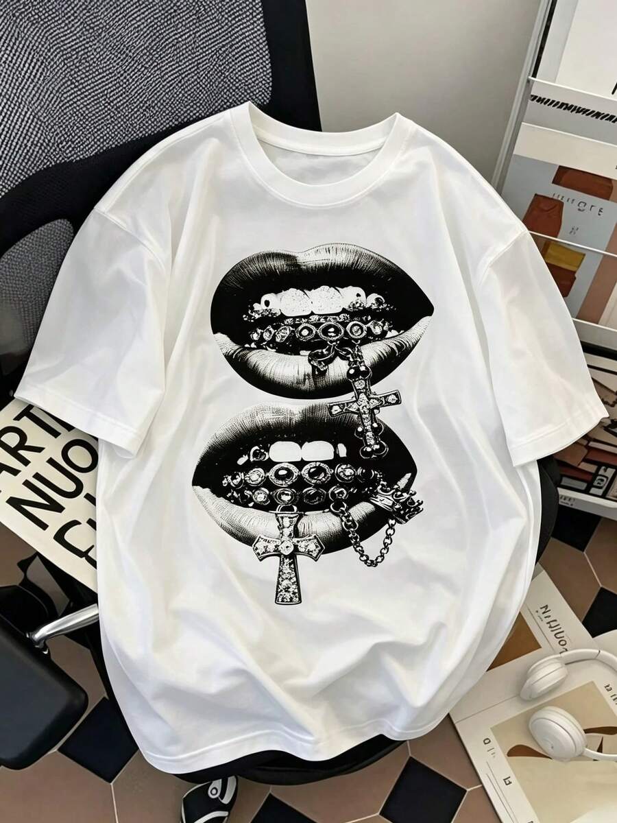 Short-Sleeved Casual T-Shirt With A Round Neckline, Suitable For Summer Wear, Featuring A Simple Design. It Is Printed With Classic Lip Shapes - style1 - 查看 1