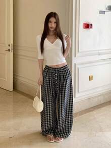 Kaos Kasual Musim Panas Model Leher V Silang dengan Bahu Reguler Lengan Sedang Warna Putih - Putih - View 8