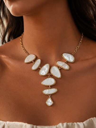 1pc Niche Luxury Style Asymmetrical Faux Mother Of Pearl Necklace, Fashionable Gold-Tone Women's Collarbone Chain, Suitable For Daily Wear, Summer Vacation, Date, Party, Music Festival