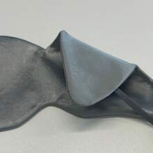 Máscara de dormir delgada con diseño de mariposa gris, máscara de ojos ligera y transpirable para siestas, máscara de ojos de seda sintética fresca con bloqueo de luz, ajuste ajustable con gancho para orejas sin apretar, máscara de dormir suave y amigable con la piel, ligera y sedosa sin presión en los ojos, adecuada para privación de sueño nocturno, oficina, sueño, hogar y otros escenarios, adecuada para viajes, larga distancia, yoga, meditación, sueño nocturno sin interrupciones, cómoda máscara de ojos - Modelo mariposa - Tipo gancho para oreja - Ver 4