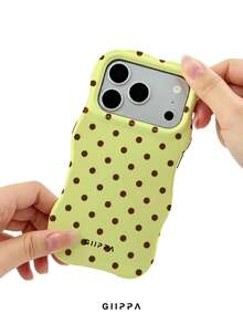 GIIPPA 1件奶油黃底深棕色波點圖案設計，Phone 18 Pro Max 波浪手機殼，相容於 Phone 17 Pro Max、16 Pro Max、15 Pro Max，韓系高端時尚趣味手機殼，適用於 11/12/13/14/15/16 Pro Max Plus，男女皆宜的優雅設計，送給女友的完美禮物，適合聖誕節、情人節、復活節、婚禮季和生日！ - 乳黃色 - 查看 5