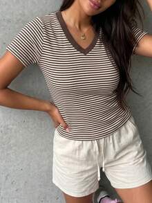 Camiseta de manga corta a juego para parejas | Diseño exquisito | Top versátil | Fácil de combinar | Muestra tu estilo - Marrón - Ver 1