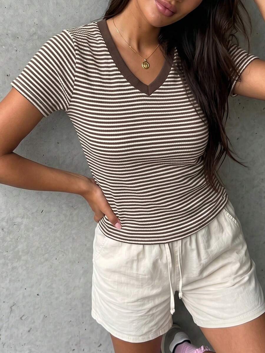 Camiseta de manga corta a juego para parejas | Diseño exquisito | Top versátil | Fácil de combinar | Muestra tu estilo - Marrón - Ver 1
