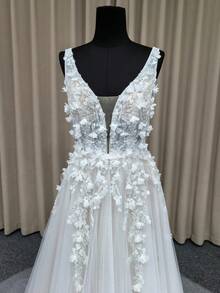 2026夏季新款優雅深V領蕾絲刺繡3D花卉對比色長款婚紗,適合戶外草坪海灘浪漫婚禮新娘禮服婚宴 - 米色 - 查看 7