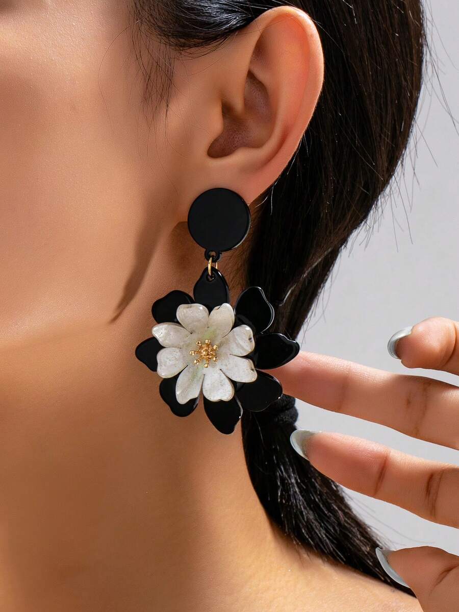 1 Pair Fashion Elegant Vacation Style Acrylic Flower Pendant Earrings Suitable For Women Daily And Party Wear - Black - View 1