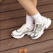 Asics Women Casual Athletic Shoes - 白色/灰色 - 查看 4