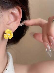 1對極簡波點花朵人造珍珠耳釘，適合女性日常休閒穿著 - 黃色 - 查看 5