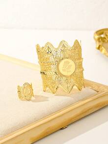 2件組 24K鍍金大尺寸鏤空花絲飾品套組，雕刻玫瑰錢幣寬版開口手鐲與可調節開口戒指，不褪色低過敏 - 金黃色 - 查看 3
