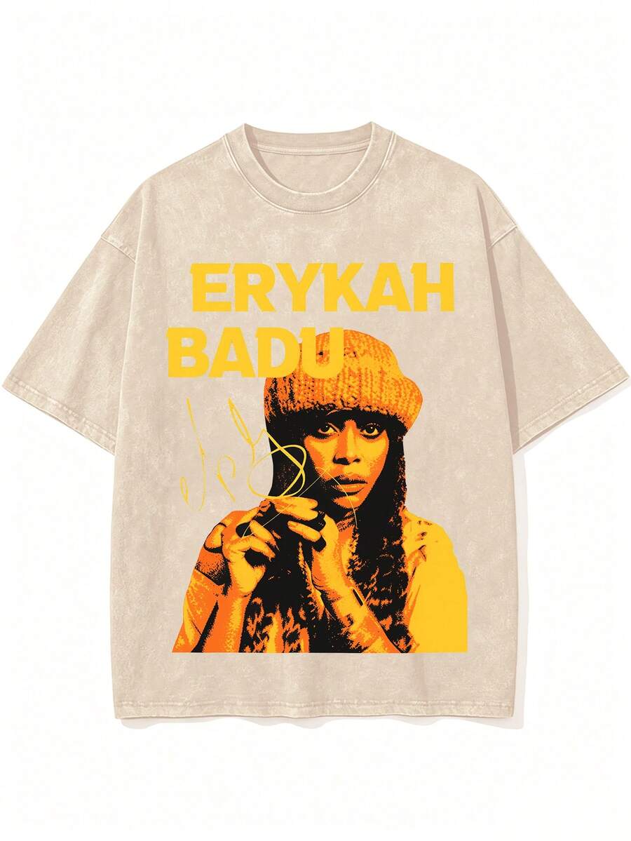 用水洗滌即可體驗古早工藝!Erykah Badu 角色印花 T 恤,復古靈魂歌手風格,充滿街頭感 - 卡其色 - 查看 1