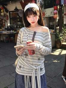 Atasan Wanita Lengan Panjang dengan Bahu Asimetris Gaya Korea, Awal Musim Semi, Longgar, Sedikit Transparan, Motif Garis-garis (Cetakan Acak) Kasual - garis-garis abu-abu dan putih - View 3