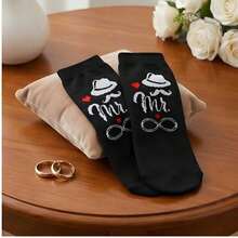 APODESS Hochzeitssocken Paar für Braut und Bräutigam, 2 Paar Baumwollsocken mit Händchen-Design (Weiß)-Partyzubehör-Set - Übersicht 2
