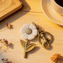New Exquisite Daisy Keychain, Creative Beautiful Key Chain Pendant, Multi-Functional Women's Bag Charm - Multicolor - View 8