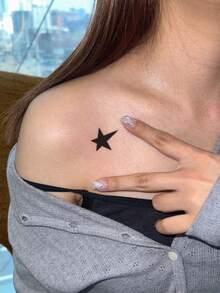1 Hoja de Pegatina de Tatuaje Temporal de Estrella de Cinco Puntas Sólida y Afilada Simétrica para el Hombro, Tatuaje Falso Celestial Resistente al Agua y Duradero con Estilo Atrevido, Calcomanía de Arte Corporal para Clavícula Cuello Pecho Costillas y Brazo Superior - Negro - Ver 3