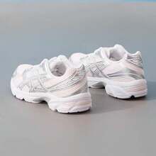 Asics Women Casual Athletic Shoes - 白色/銀色 - 查看 2
