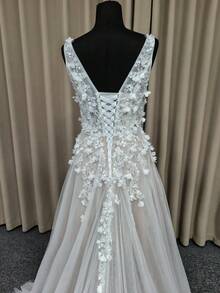 2026夏季新款優雅深V領蕾絲刺繡3D花卉對比色長款婚紗,適合戶外草坪海灘浪漫婚禮新娘禮服婚宴 - 米色 - 查看 8
