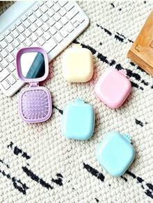 1 pièce Brosse à cheveux carrée pliable en plastique pastel kawaii avec miroir intégré, mini peigne de poche portable pour démêler les cheveux avec coussinet, accessoire de coiffure antistatique, indispensable pour les voyages, l'utilisation quotidienne, les rendez-vous, le camping, les activités de plein air et les vacances - Plusieurs styles - Voir 7