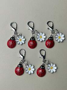 Juego de 5/2/1 piezas Llavero colgante exquisito de mariquita de la suerte y margarita, colgante de insecto de dibujos animados de aleación para bolso, anillo de llave, colgante para funda de teléfono - Multicolor - Ver 9