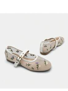 1 Pair Elegant Embroidered Flat Shoes For Outdoor Office Summer - Beige - View 3