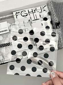 10 pezzi Sacchetti con motivo a pois neri & bianchi, sacchetti di imballaggio regalo in PVC trasparente, sacchetti di imballaggio regalo per feste, sacchetti decorativi per accessori gioielli, sacchetti di stoccaggio regalo auto-sigillanti, riutilizzabili, adatti per regali di vacanze, compleanni, matrimoni, feste, stoccaggio quotidiano, sacchetti di plastica auto-sigillanti, sacchetti regalo trasparenti per matrimoni, sacchetti regalo di gruppo, regali per il Ringraziamento e la Festa dell'Insegnante. 1 pezzo - Multicolore - Visualizzare 5