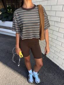 女款休閒條紋短袖T恤，寬鬆圓領上衣，適合日常穿著，夏季服飾的完美選擇 - 咖啡棕 - 查看 3
