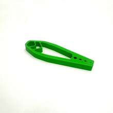 4 piezas Soporte de antideslizante para clavos, herramienta portátil de fijación de clavos en 4 colores, pinzas manuales de plástico multifunción con protector de dedos, herramienta práctica para carpintería en el hogar, reparación diaria, bricolaje en casa - A - Ver 15