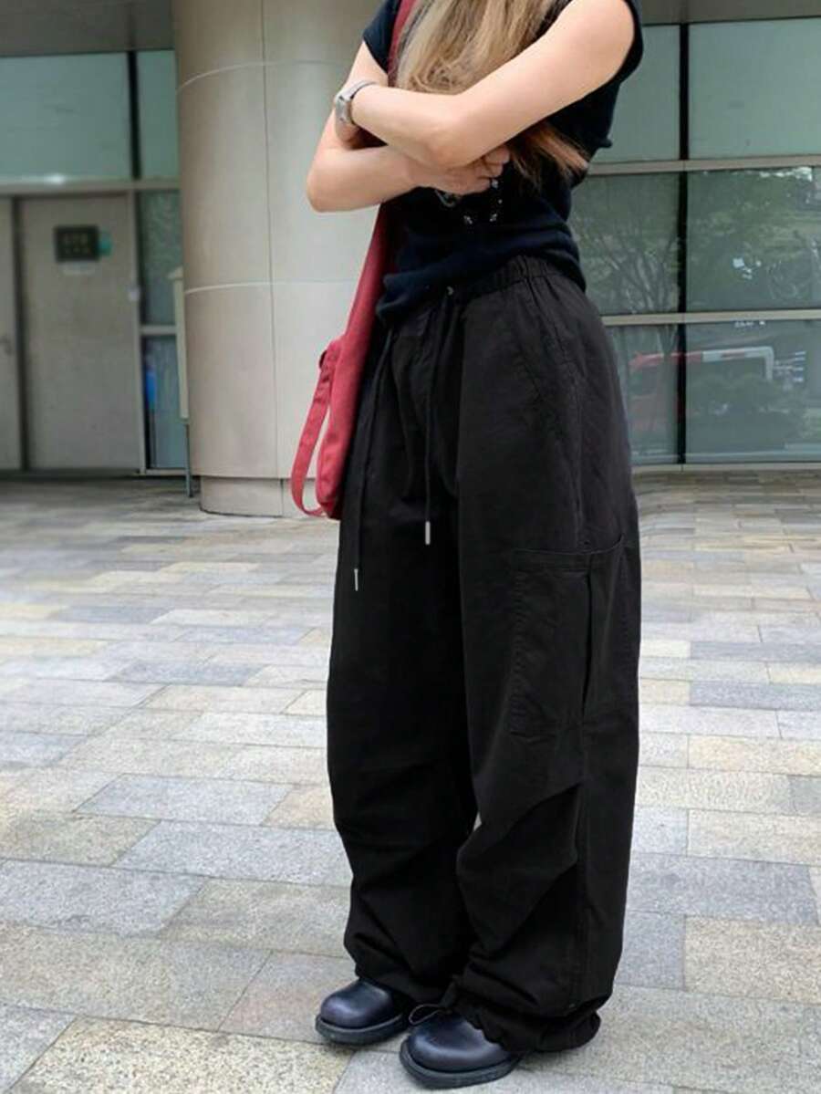 Celana Sweatpants Kargo Gaya Amerika Musim Panas Longgar Kasual Kaki Lebar dengan Tali Serut di Pinggang - Hitam - View 1