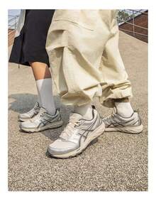 Asics Women Casual Athletic Shoes - 白色/銀灰色 - 查看 1