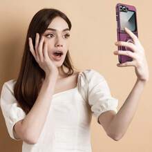 Encomende e Siga a Loja para Ganhar Cordão Grátis, Capa de Telefone Dobrável com Janela Deslizante de Lente, Suporte Anti-Queda + Capa de Telefone com Alça de Mão / Compatível com Samsung Z Flip8/Fold8/Flip7FE/Flip6/Fold8Ultra/Fold7/Fold6/ Find N6 / Compatível com Apple 18 Pro Max/18 Pro/18/17 Pro Max/16 Pro Max/15 Pro Max/14 Pro Max/13 Pro Max/12 Pro Max/11 Pro Max / S26/25/24/32/1U / 17T/17T Pro/15T/14T / Note 15 Pro+/Note 15 Pro 5G/Note 15 5G / Honor 600/600 Pro/600 Lite / V70/V50/V40 - Vermelho Cereja - Visão 8