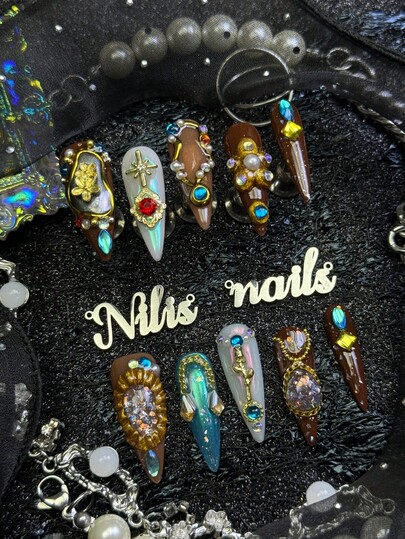10 buah Kuku Palsu Stiletto Buatan Tangan yang Tertutup Sepenuhnya, Kuku Palsu Cokelat, Mengkilap Mewah Gaya Barok Retro Bohemian, Dapat Digunakan Kembali, Dilengkapi Lem Jelly & Kikir Kuku, Cocok untuk Sehari-hari, Pernikahan, Festival, Pesta, Cosplay, Hadiah Manikur Eksotis Vintage yang Elegan