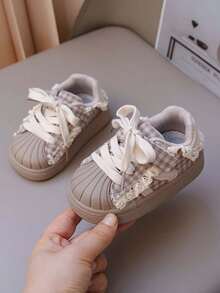 Sepatu Jalan Anak Perempuan dengan Hiasan Renda dan Ujung Berbentuk Cangkang, Sepatu Sneaker Bayi Anti Selip Sol Lembut dengan Perekat dan Velcro Motif Kotak-kotak Musim Semi/Gugur, Sepatu Kanvas Putri untuk Balita - Khaki - View 1
