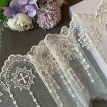 Bordure en dentelle gothique de 1/3 de pouce, dentelle brodée en maille large avec pompon en forme de croix et de cœur, applique de dentelle esthétique vintage, convient pour la couture, les accessoires de vêtements punk lolita, la décoration faite main DIY, peut être utilisé pour les robes, les colliers, les vêtements, etc. - Multicolore E - Voir 3