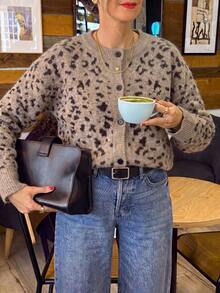 Cardigan Rajut Kasual Wanita Motif Leopard dengan Bahu Longgar dan Kancing Tunggal - Khaki - View 5