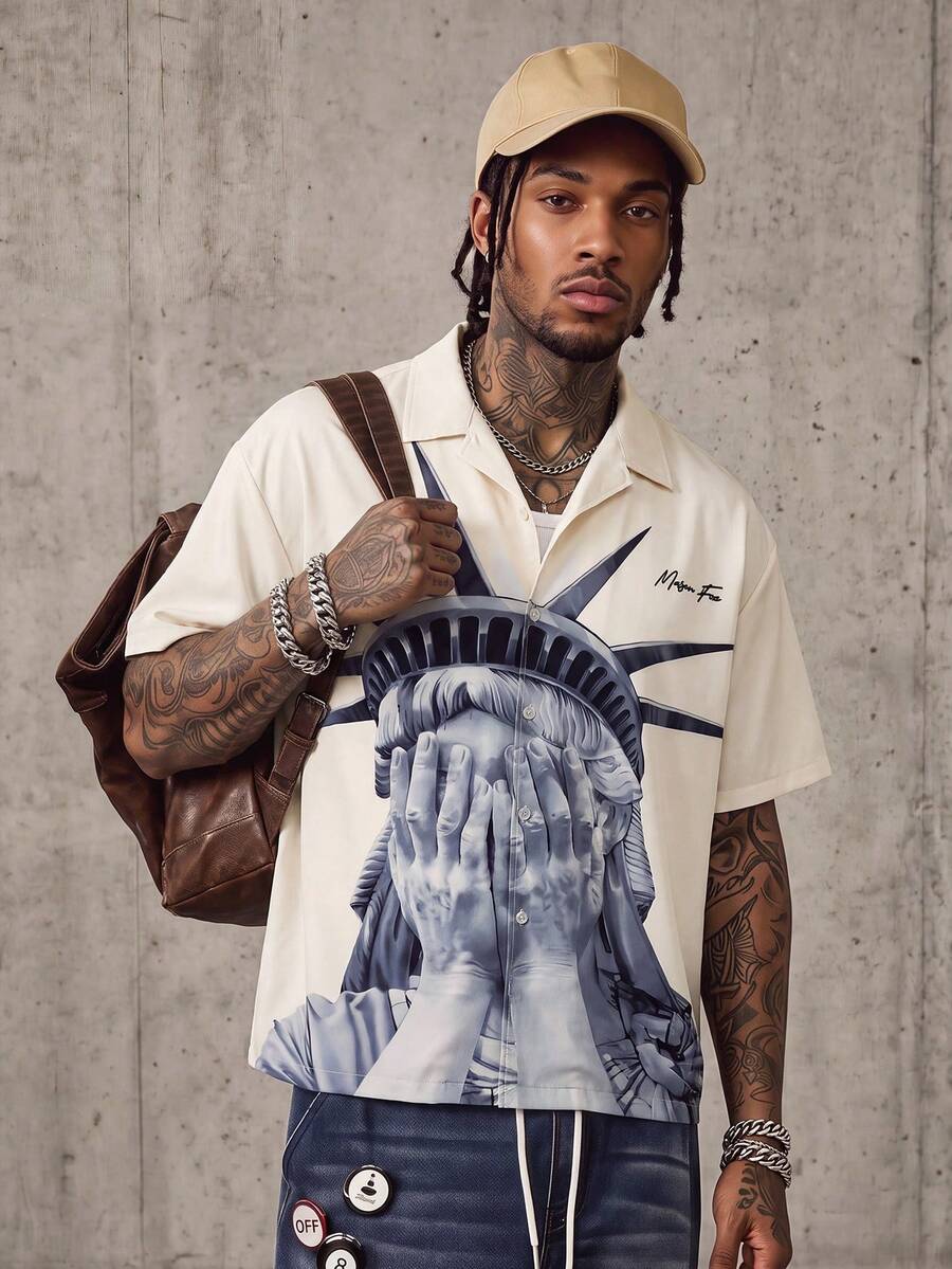 MAISONFOX Chemise à manches courtes imprimée Statue de la Liberté pour hommes, streetwear, printemps/été, chemise à manches courtes décontractée polyvalente pour le port quotidien, prête pour le streetwear - Beige - Voir 1