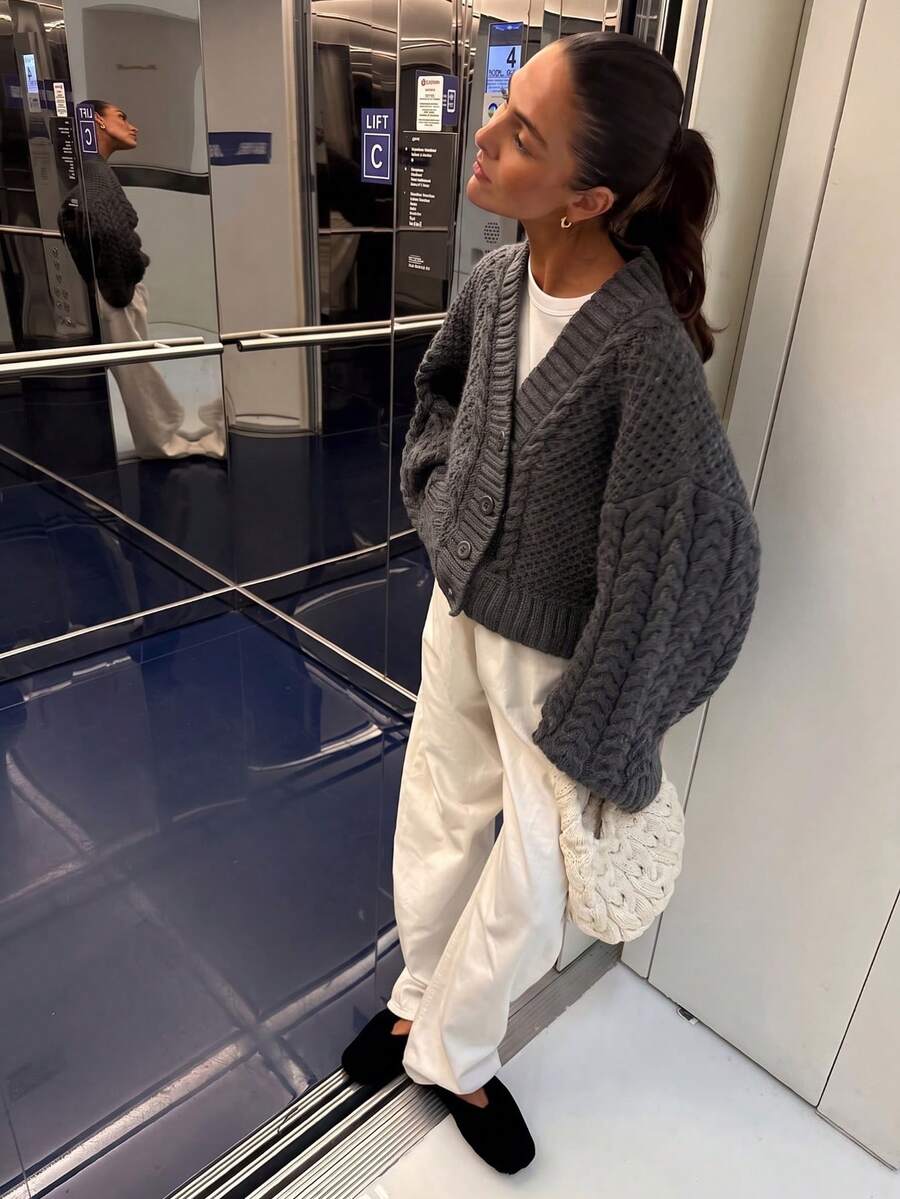 Senya 2026 女款灰色粗針編織開襟羊毛衫,V領前扣式厚實毛衣,寬鬆落肩設計,靜奢風時尚秋冬女裝 - 灰色 - 查看 1