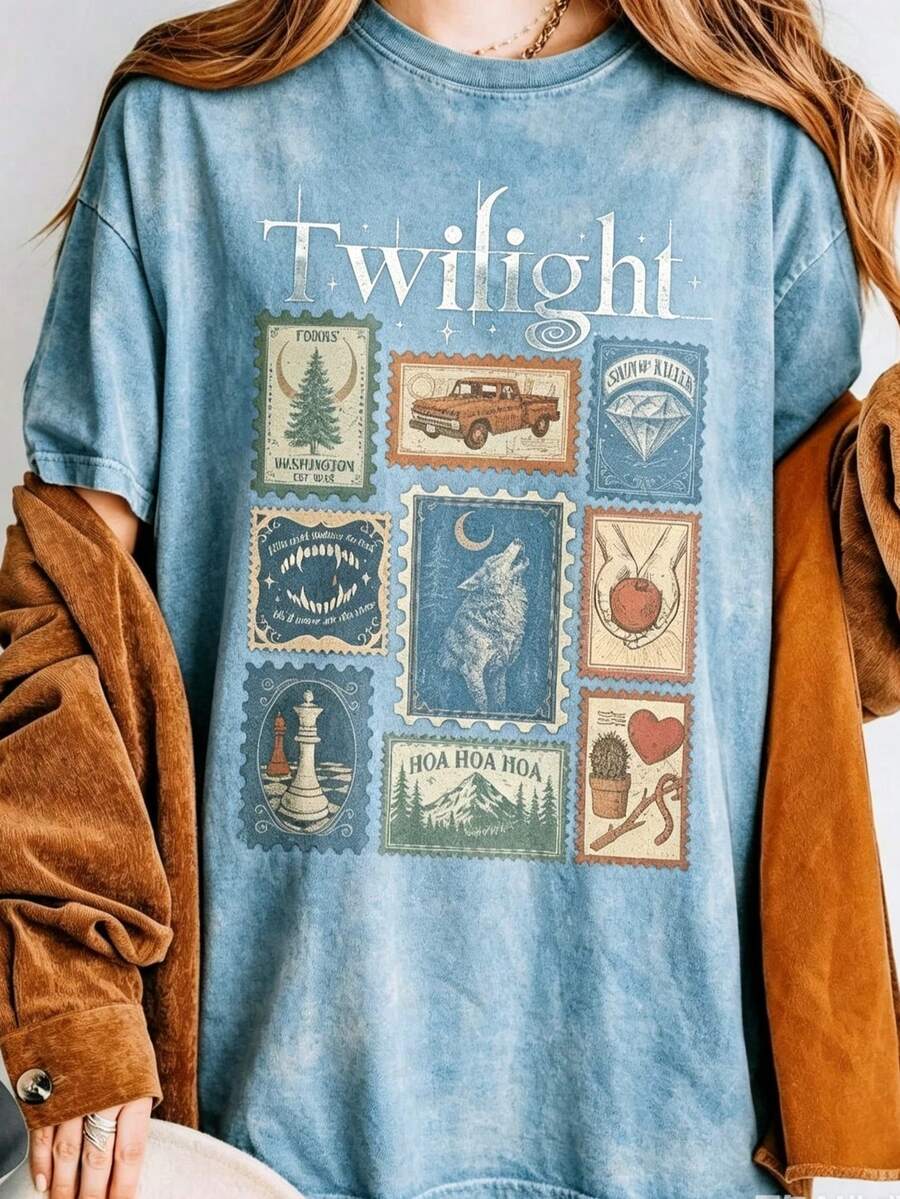 Vintage Twilight Movie Women T-Shirt, Retro Vampire And Wolves Graphic Tee, Y2K Oversized Classic 2000s Film Aesthetic Apparel, GothicHorror Romance - 淺藍色1 - 查看 1